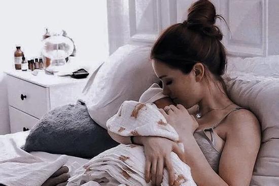 Bị mẹ cấm, anh rể không dám đưa chị gái tôi đi sinh con đầu lòng