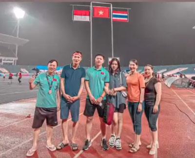 Vợ một cầu thủ tung camera ghi lại cảnh tượng khó đỡ trong gia đình-6