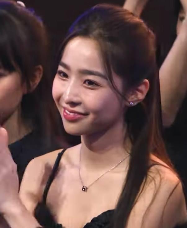 Nhan sắc bạn gái Bray qua góc nhìn của cameraman Rap Việt-3