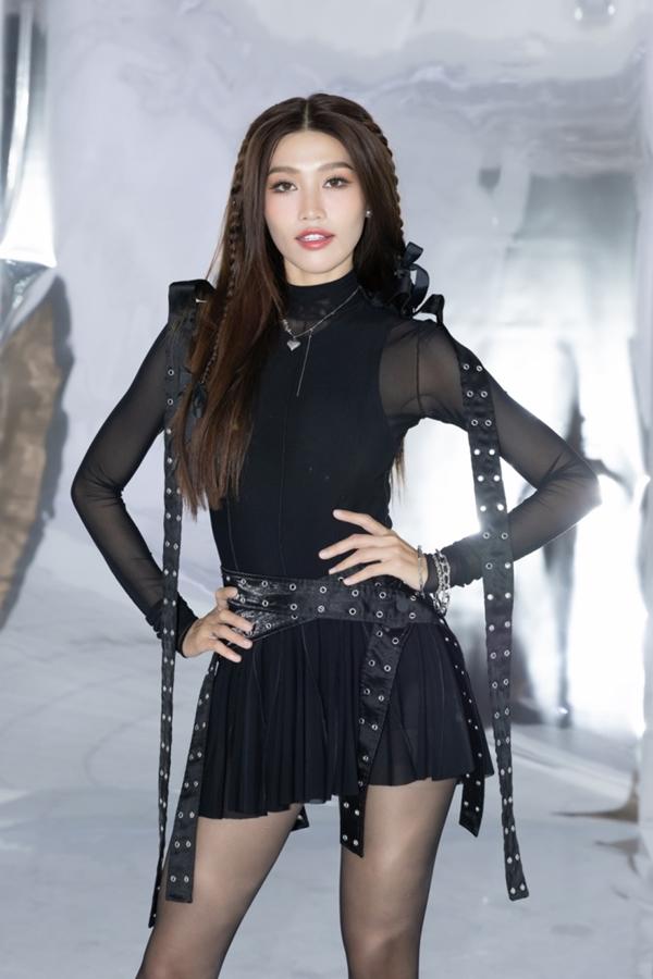 Hoa hậu Thanh Thuỷ đọ trình catwalk cùng Á hậu Quỳnh Châu, Thạch Thu Thảo-4