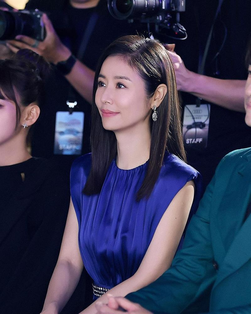 Lâm Tâm Như gây ấn tượng với vẻ kiều diễm cạnh các đàn em-1