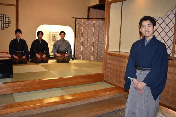 Nhà hàng 77 năm tuổi thay đổi người phục vụ là nam giới-1