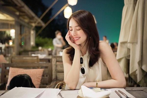 Đặng Thu Thảo đi biển không khoe body vẫn gây trầm trồ-11