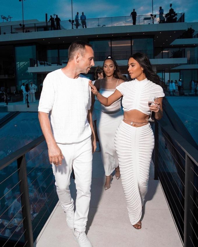 Kim Kardashian đeo dây eo gắn viên kim cương 2 triệu USD-4