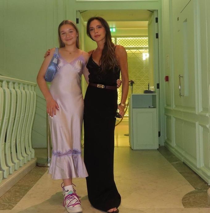 12 tuổi, Harper Beckham đã cao ngang mẹ-2