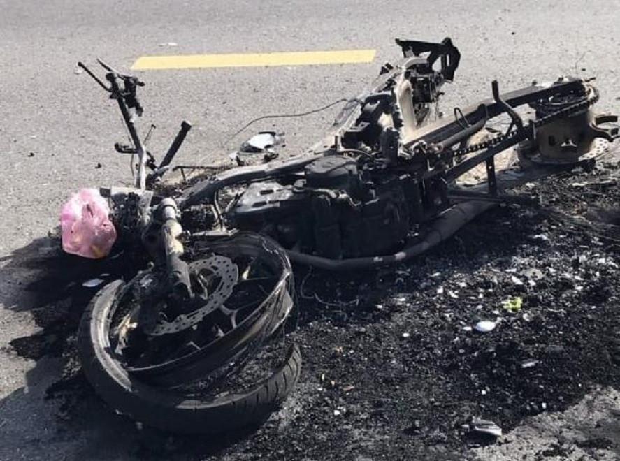 Đốt xe của bạn nhậu vì đòi hiếp dâm bạn gái-1