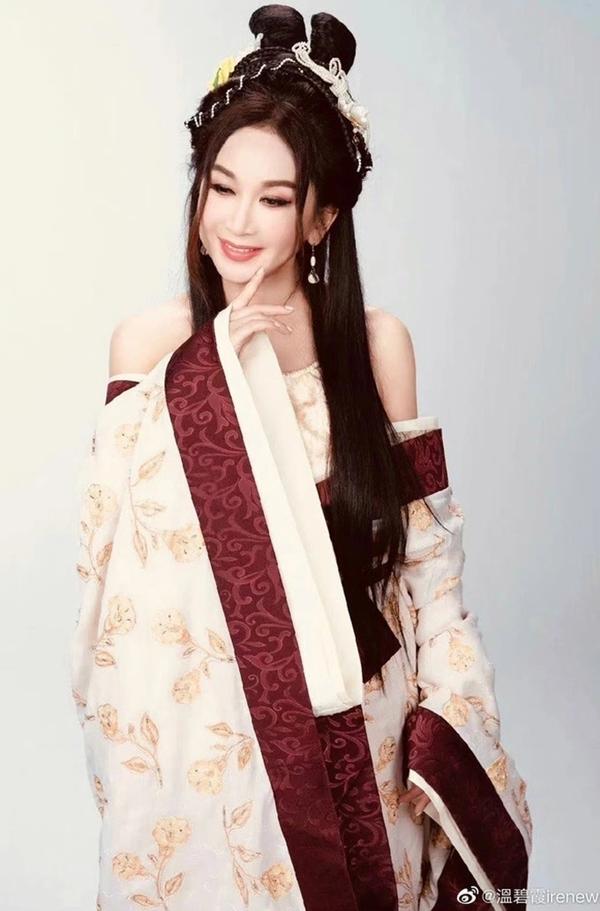 Ôn Bích Hà: U60 trẻ đẹp ngỡ ngàng, sở hữu cuộc sống giàu có đáng ngưỡng mộ-4