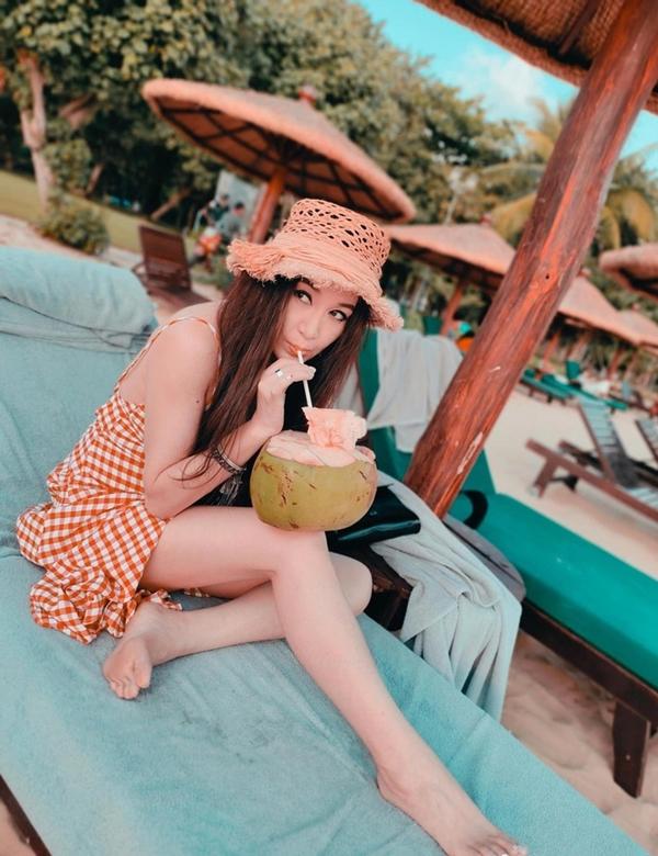 Ôn Bích Hà: U60 trẻ đẹp ngỡ ngàng, sở hữu cuộc sống giàu có đáng ngưỡng mộ-14