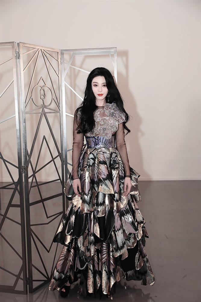 Phạm Băng Băng lại gây sốt với váy áo cao cấp ở Paris-3