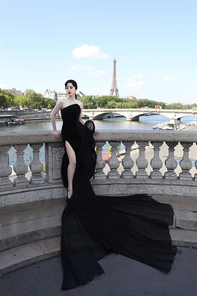Phạm Băng Băng lại gây sốt với váy áo cao cấp ở Paris-6