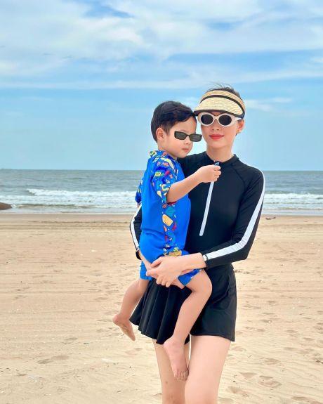 Đặng Thu Thảo đi biển không khoe body vẫn gây trầm trồ-10