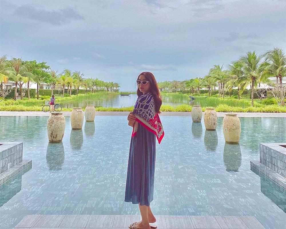 Đặng Thu Thảo đi biển không khoe body vẫn gây trầm trồ-3