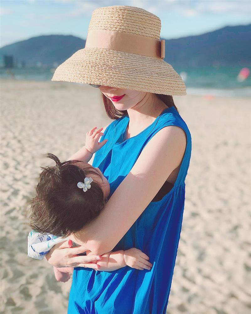 Đặng Thu Thảo đi biển không khoe body vẫn gây trầm trồ-8