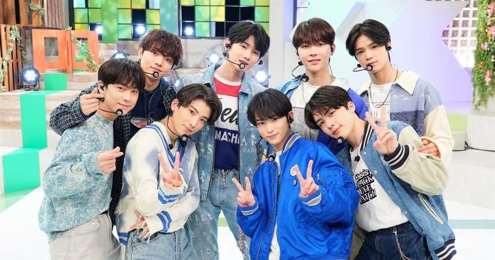 Công ty của BTS bị chỉ trích vì kiểm tra áo ngực fan nữ-1