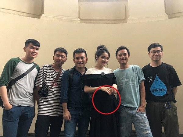 Không dám tin Nhã Phương mang bầu hơn 3 tháng, mặc quần có như không khoe chân búp bê bé xíu-11