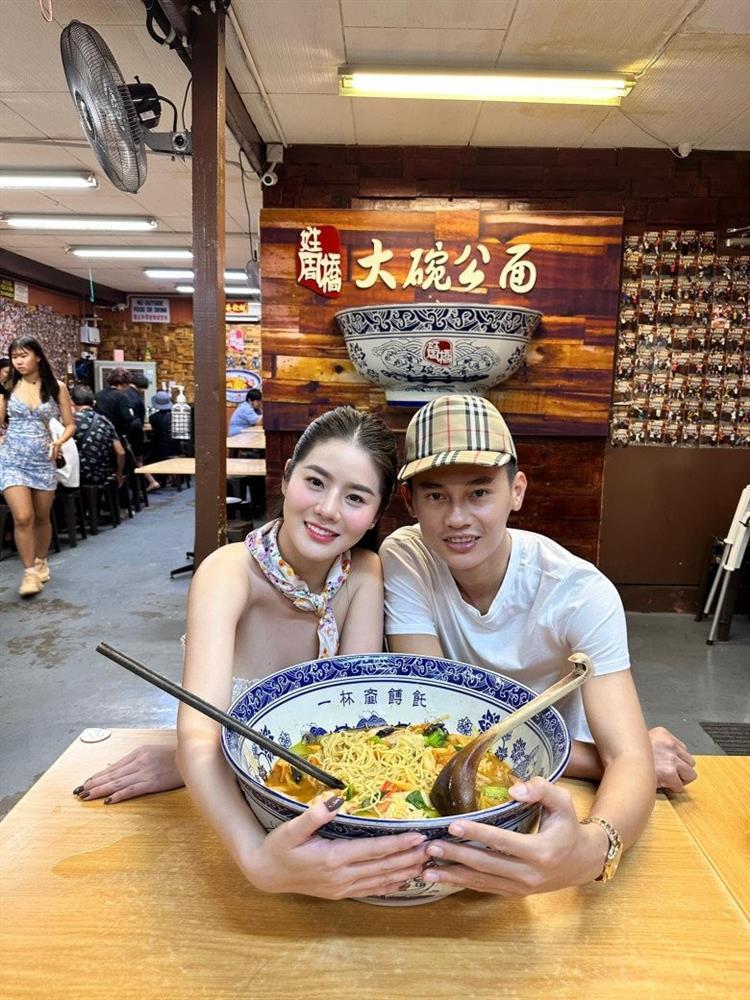 Vợ đại gia siêu xe Bến Tre nổi nhất hôm nay, mẹ 2 con có body đẹp không thua vợ Bùi Tiến Dũng-1