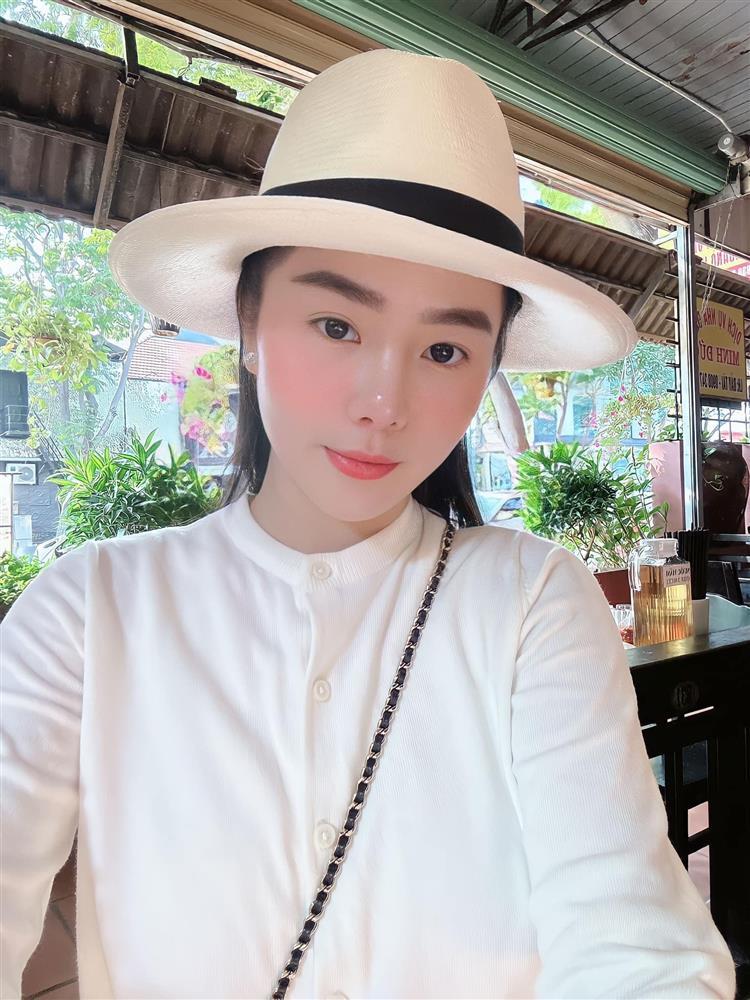 Vợ đại gia siêu xe Bến Tre nổi nhất hôm nay, mẹ 2 con có body đẹp không thua vợ Bùi Tiến Dũng-2