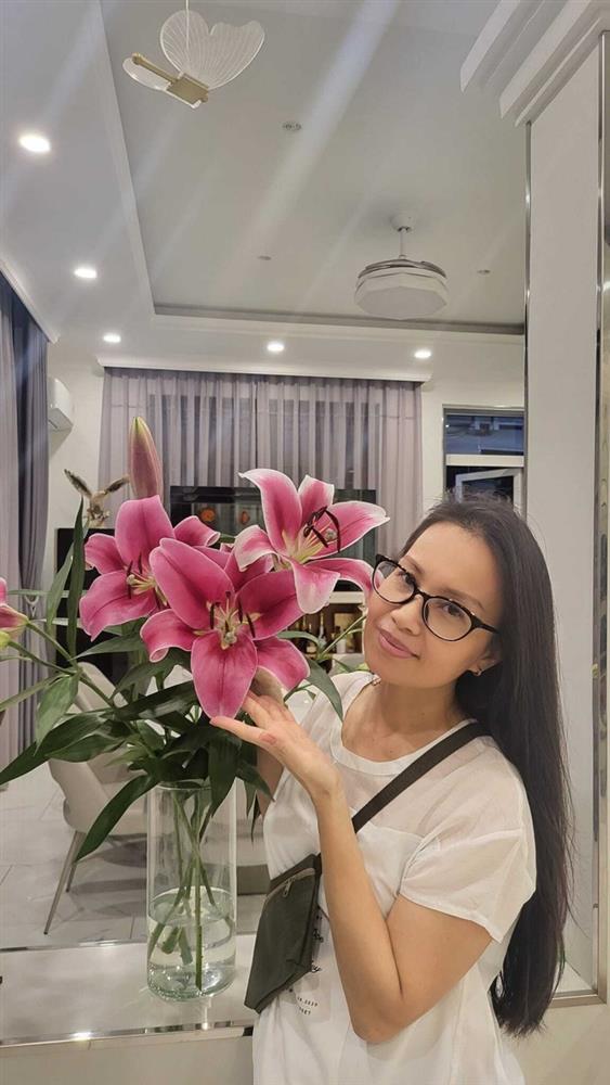 Cẩm Ly khoe mặt mộc tuổi 53, khán giả xuýt xoa: Sao chị Tư không chịu già vậy?-2