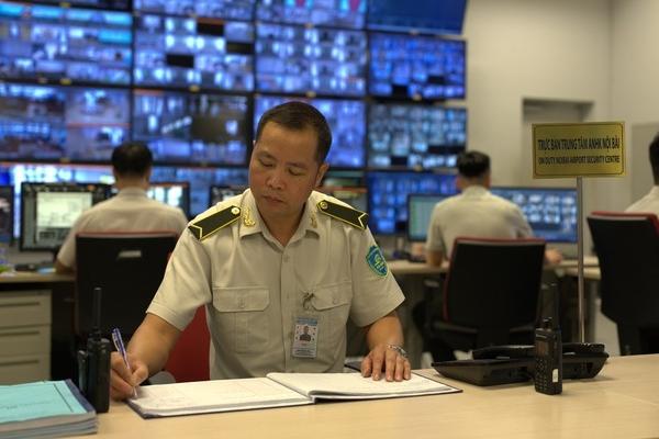 Chiếc ví bị thất lạc ở Nội Bài, bay tới TP.HCM rồi quay về với chủ-2