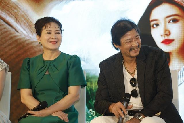 Tuấn Tú bị mẹ vợ khinh rẻ trong phim mới đóng cùng Hương Giang-2