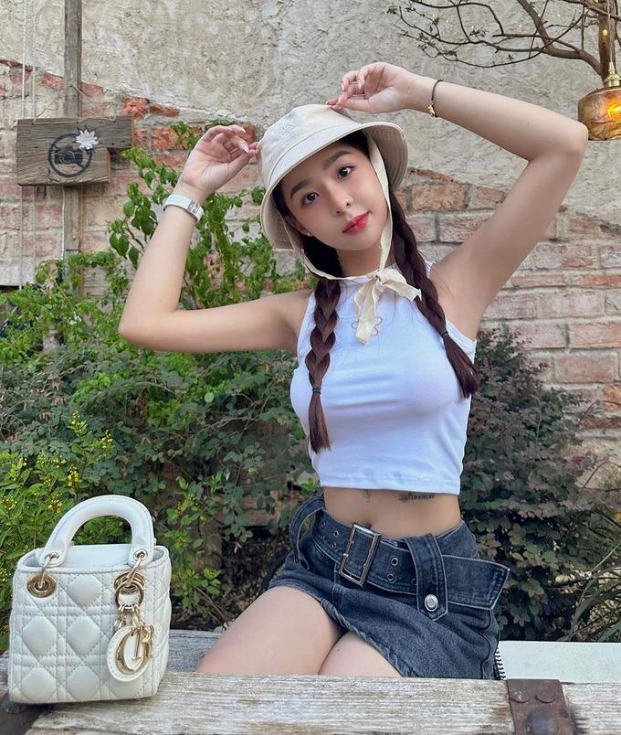 Đội hình phu nhân xinh đẹp, gợi cảm của các rapper Việt-8