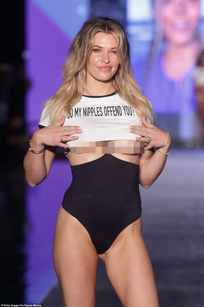 Mỹ nhân bế con gái mới sinh trình diễn ở show áo tắm hot nhất hành tinh-12