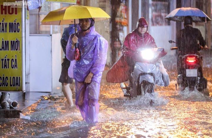 Miền Bắc sắp hứng mưa dông trong nhiều ngày lúc chiều tối và đêm-1