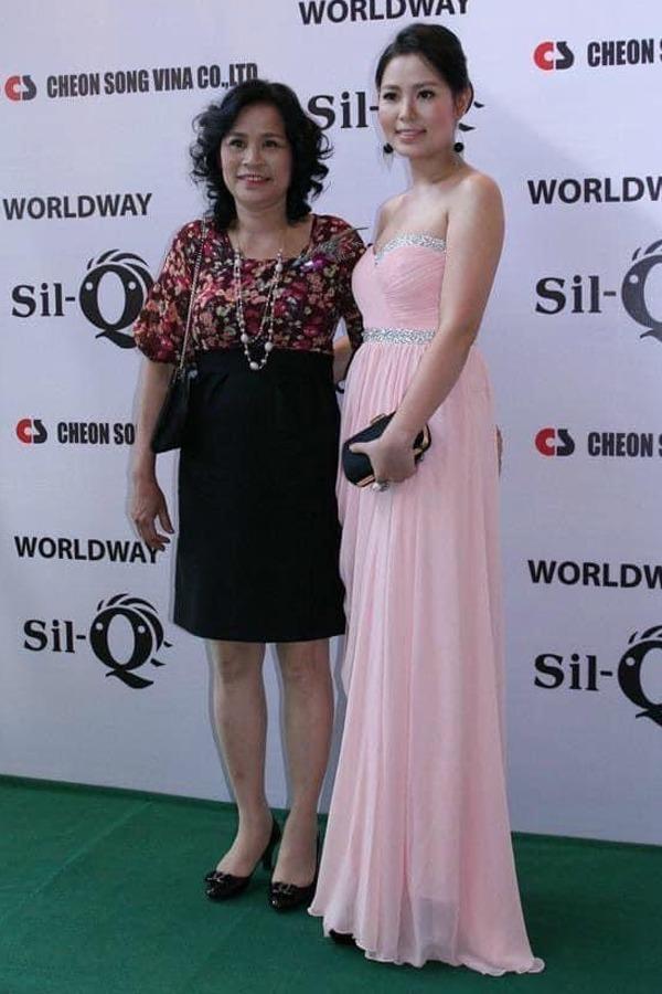 Mẹ ruột phú bà phim Đừng nói khi yêu: Diễn viên đoàn ca múa Bắc Thái, tuổi xế chiều chăm cháu-3