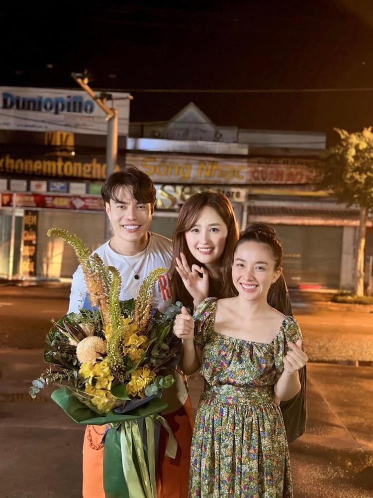 Vợ Lê Dương Bảo Lâm lần đầu đọ sắc Mai Phương Thúy, thua chiều cao nhưng không kém nhan sắc-3