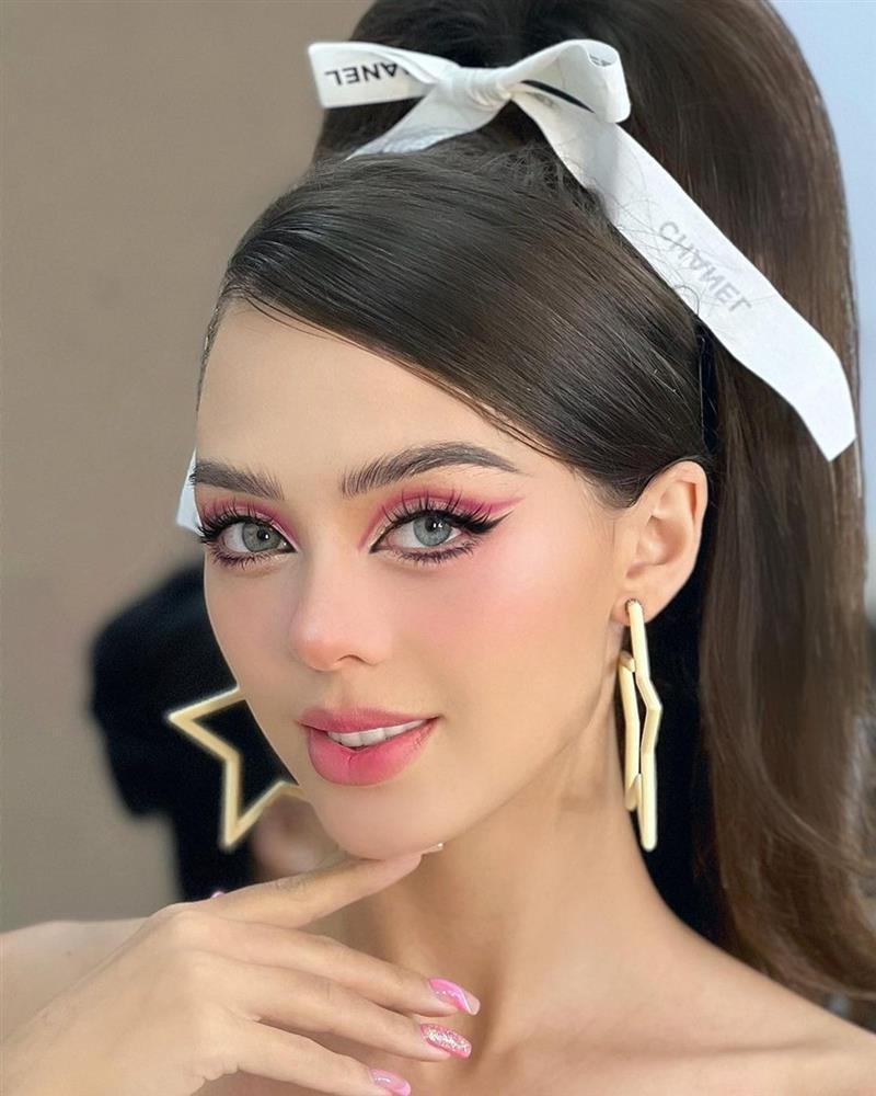 Vợ mẫu Tây của Bùi Tiến Dũng mặt mộc ở nhà chăm con vẫn xinh hết nấc-1