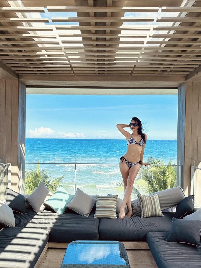 Loạt maxi đi biển gợi cảm chừng mực của Jennifer Phạm-1