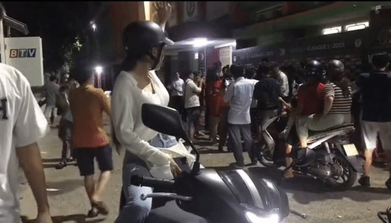 Quang Hải, Văn Hậu đi làm bằng xế hộp bạc tỷ, bất ngờ với lựa chọn của Đặng Văn Lâm-6