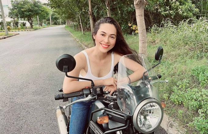 Á hậu Hoàng My: Tuổi 35 gợi cảm, cùng bạn trai Việt kiều vượt qua bệnh lạ-6