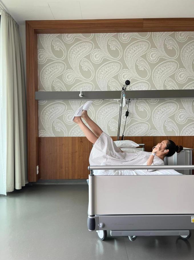 Á hậu Hoàng My: Tuổi 35 gợi cảm, cùng bạn trai Việt kiều vượt qua bệnh lạ-9