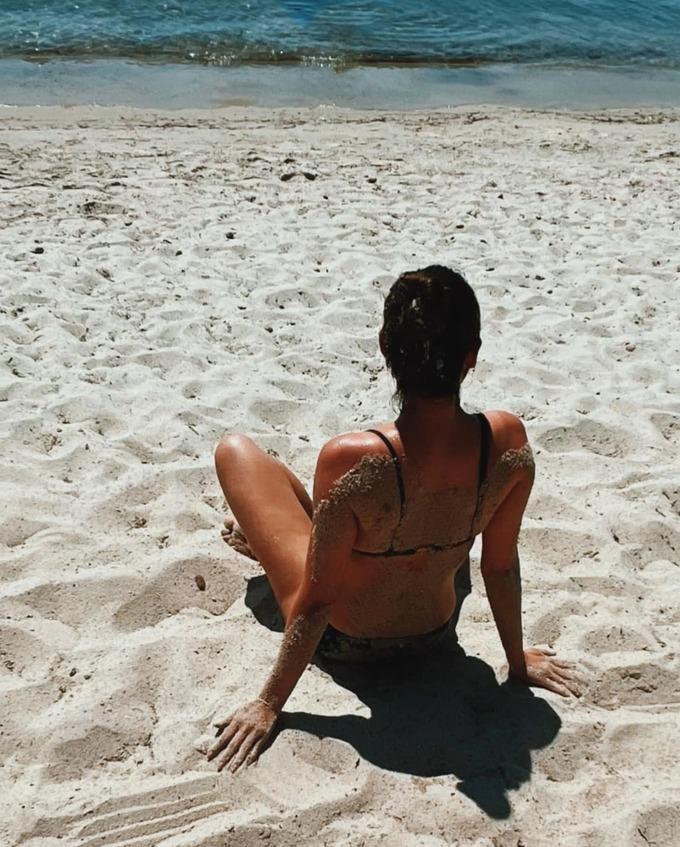 Á hậu Hoàng My: Tuổi 35 gợi cảm, cùng bạn trai Việt kiều vượt qua bệnh lạ-10