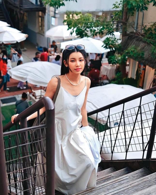 Nữ ca sĩ Đài Loan phải đi bán cơm hộp sau bê bối tình ái-3