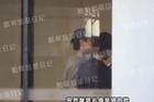 Tình cũ Dương Tử lộ clip ôm hôn, tay trong tay vào khách sạn với 'Tiểu Long Nữ' kém 5 tuổi