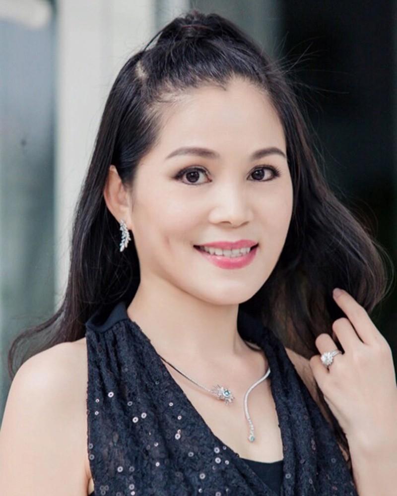 Đứng trong cung điện, ái nữ Quyền Linh như công chúa đời thực, ảnh mẹ ruột giàu có bất ngờ hơn-9