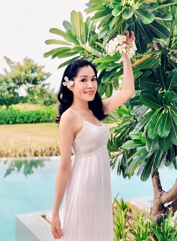 Đứng trong cung điện, ái nữ Quyền Linh như công chúa đời thực, ảnh mẹ ruột giàu có bất ngờ hơn-10