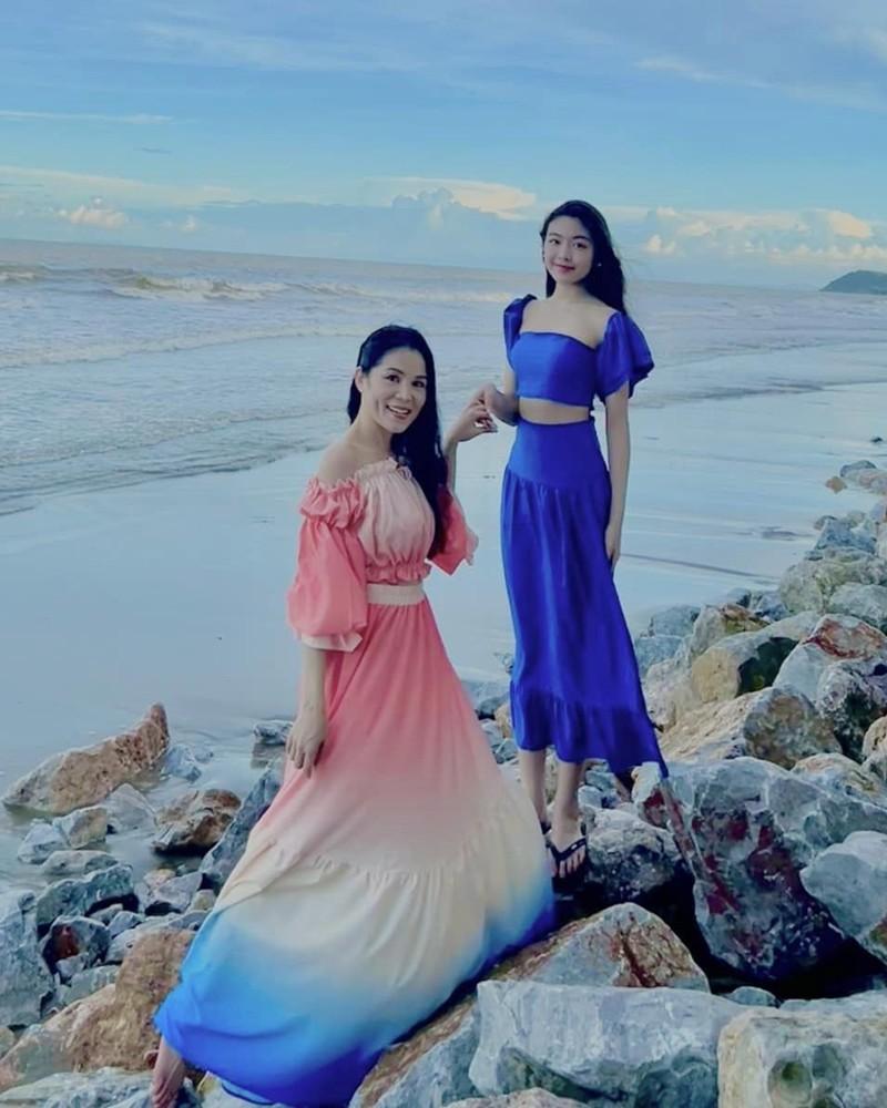 Đứng trong cung điện, ái nữ Quyền Linh như công chúa đời thực, ảnh mẹ ruột giàu có bất ngờ hơn-7