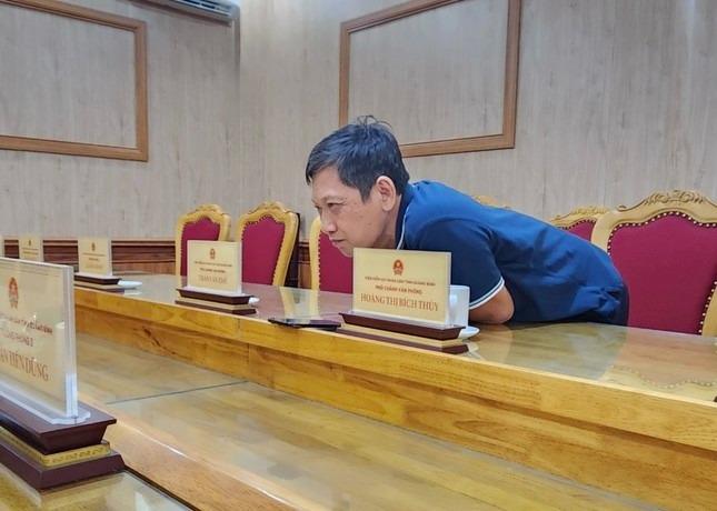 NÓNG: Bắt giam kiểm sát viên trong vụ án nhận hối lộ ở Quảng Bình-1