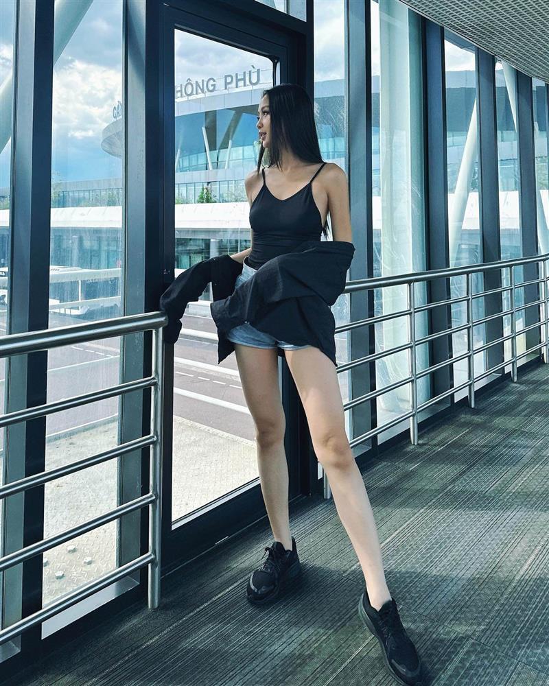 Con gái bác sĩ khoa sản cao gần 1m90, diện áo hở trọn tấm lưng, hơn 2,3 triệu người vào xem-9