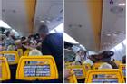 Không nhường nhau lối đi, 2 hành khách lao vào đánh nhau trên máy bay