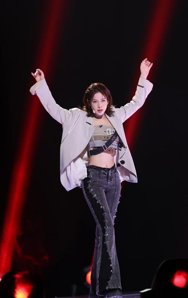 Bất ngờ về danh tính nữ rapper dạy Chi Pu rap, giúp cô đạt top 1 show Tỷ Tỷ!-1