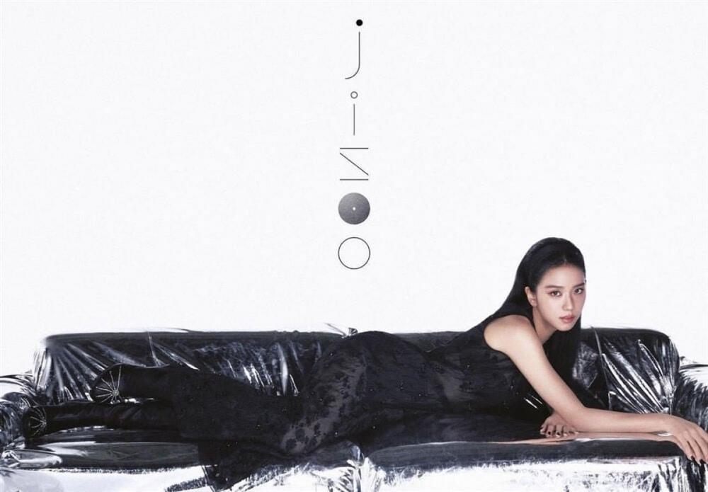 Jisoo Blackpink khoe nhan sắc quyến rũ trên bìa tạp chí Elle-1