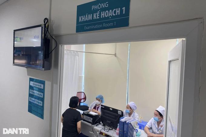 TPHCM: Bé 7 tuổi nghi bị cha xâm hại, hàng xóm đưa vào bệnh viện cầu cứu-2