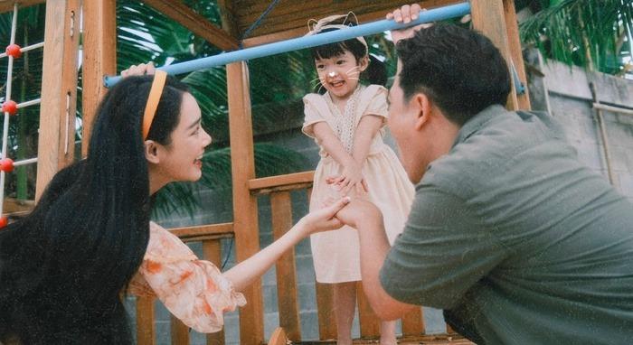 Con gái Trường Giang gây sốt khi lộ rõ gương mặt và biểu cảm đáng yêu-3