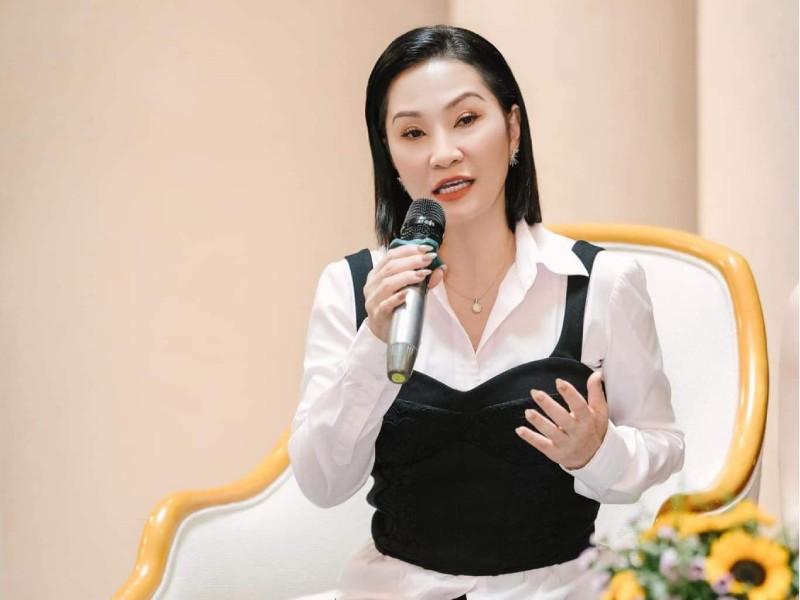 Hồng Đào bất ngờ cắt phăng mái tóc đen nhánh, nhan sắc tuổi 60 được khen trẻ hơn thời còn làm vợ Quang Minh-4