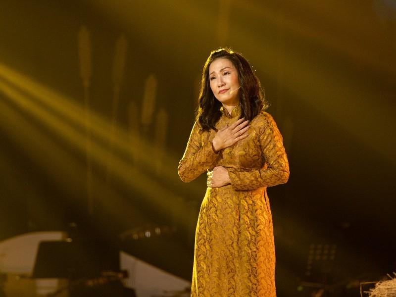 Hồng Đào bất ngờ cắt phăng mái tóc đen nhánh, nhan sắc tuổi 60 được khen trẻ hơn thời còn làm vợ Quang Minh-8