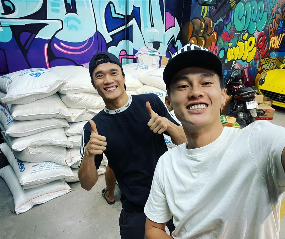 Phan Công Khanh và loạt ảnh phô trương sự giàu có-5